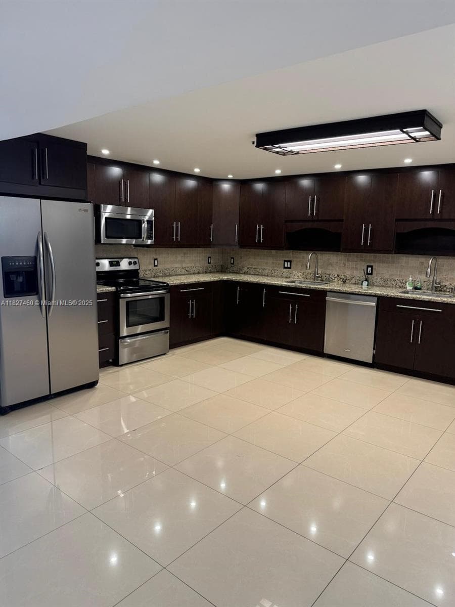 20401 NE 30th Ave # 8, Aventura FL 33180 — 2