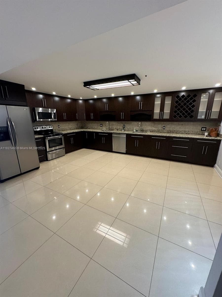 20401 NE 30th Ave # 8, Aventura FL 33180 — 3