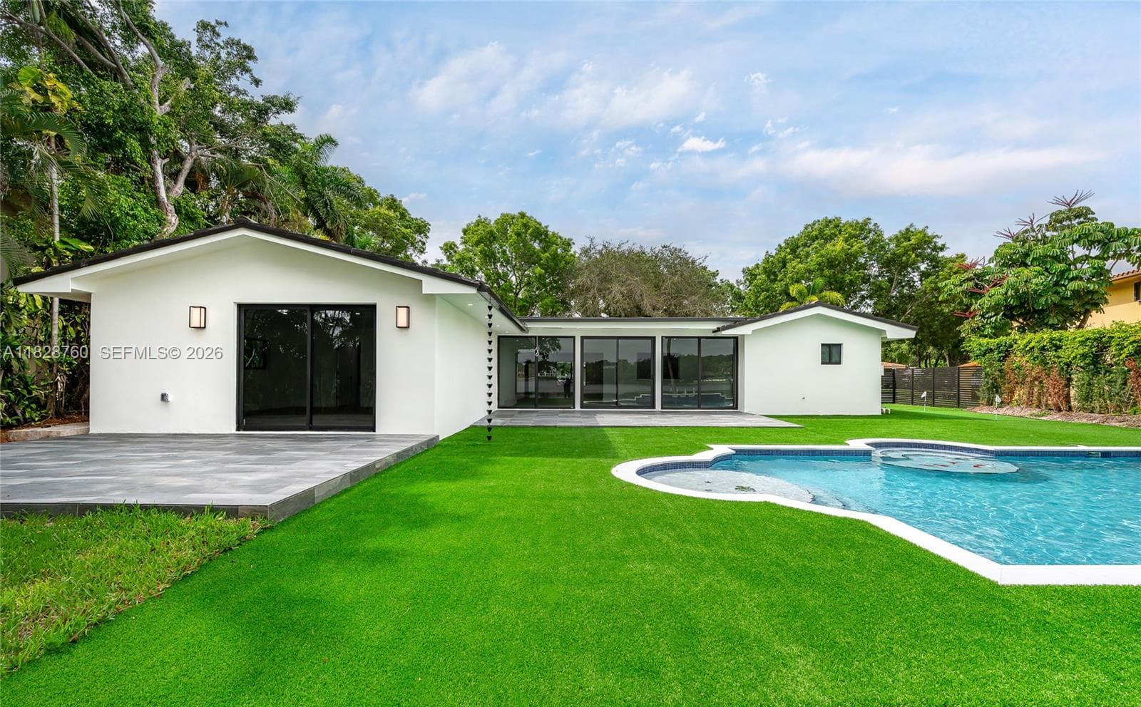 7101 E Troon Cir, Miami Lakes FL 33014 — 6