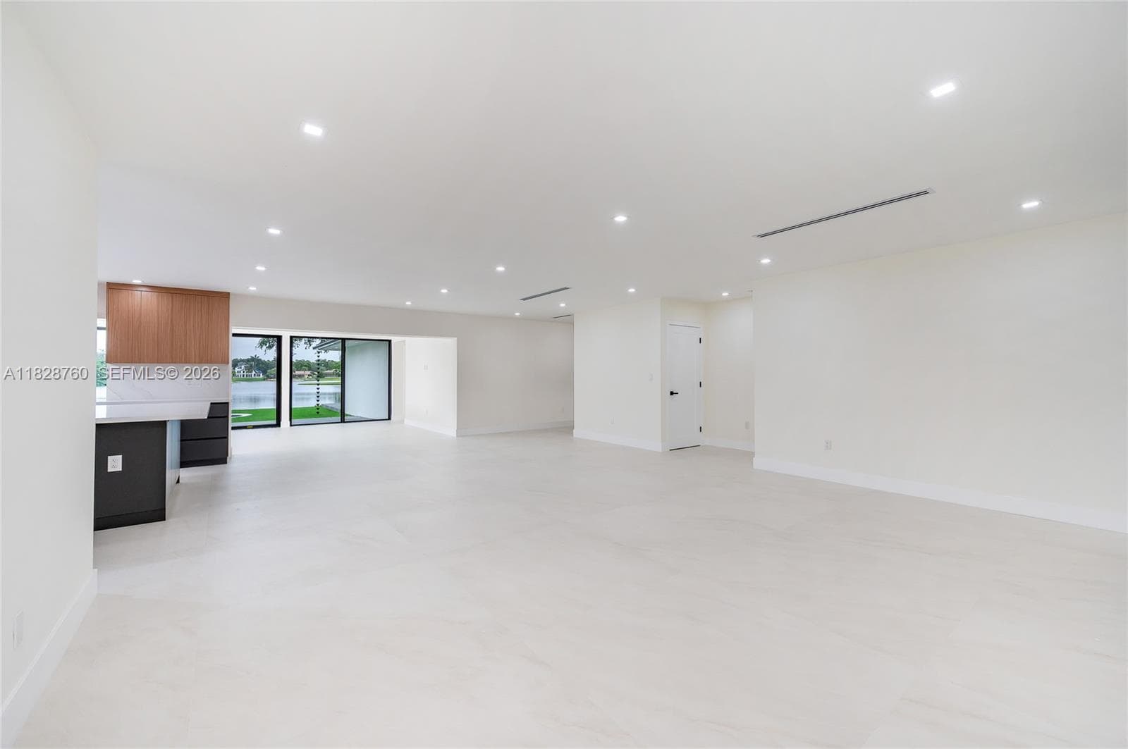 7101 E Troon Cir, Miami Lakes FL 33014 — 17