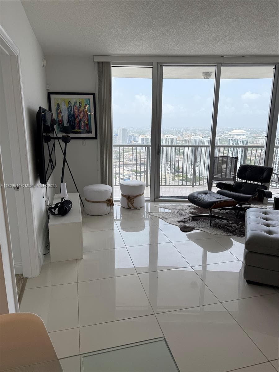 1750 N Bayshore Dr # 5114, Miami FL 33132 — 3