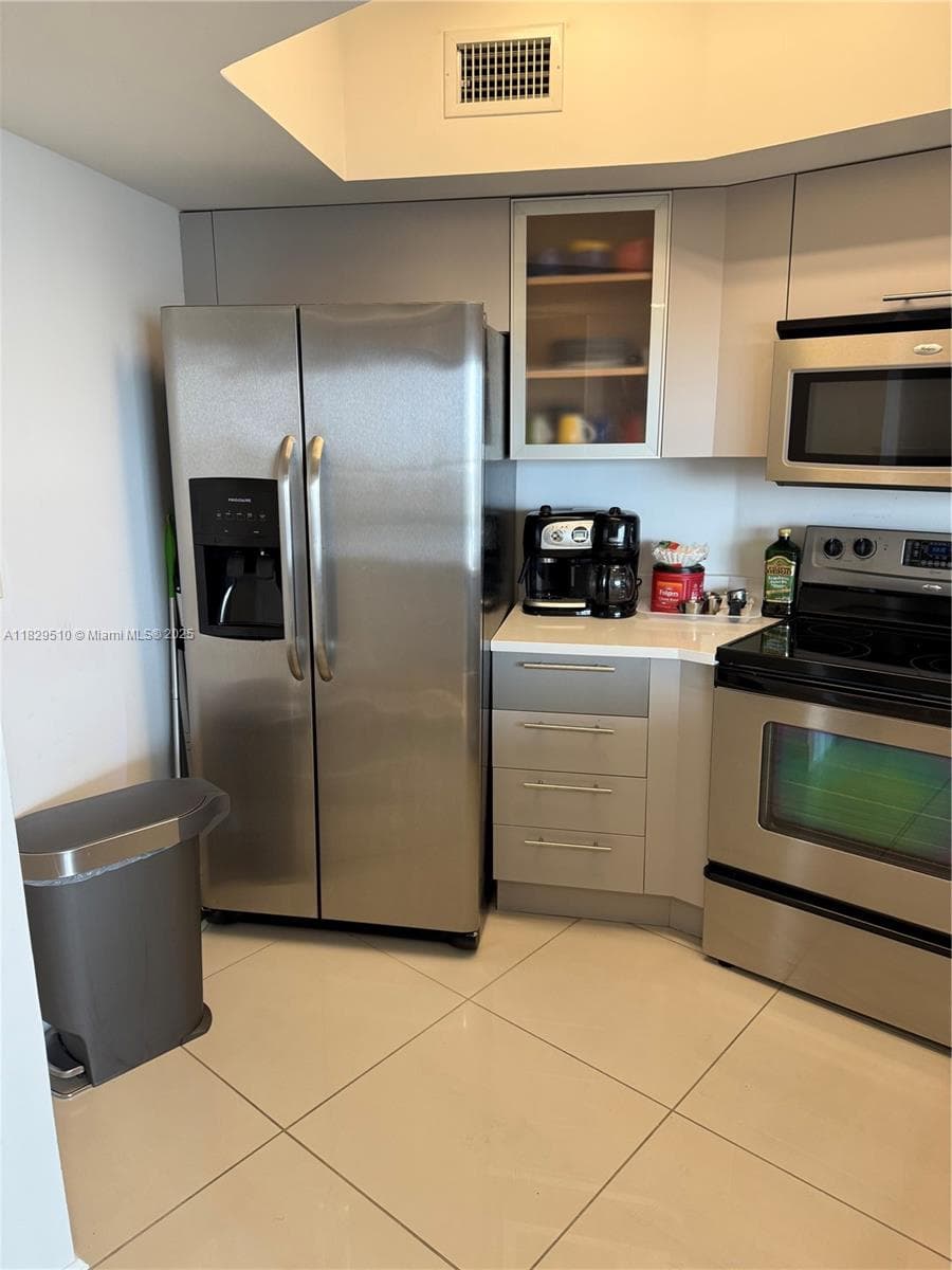 1750 N Bayshore Dr # 5114, Miami FL 33132 — 24