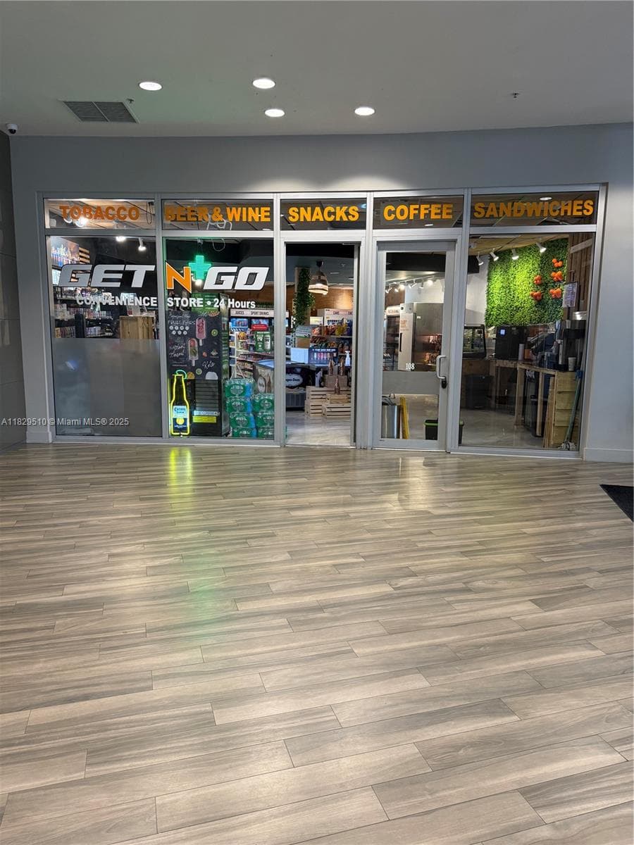 1750 N Bayshore Dr # 5114, Miami FL 33132 — 33