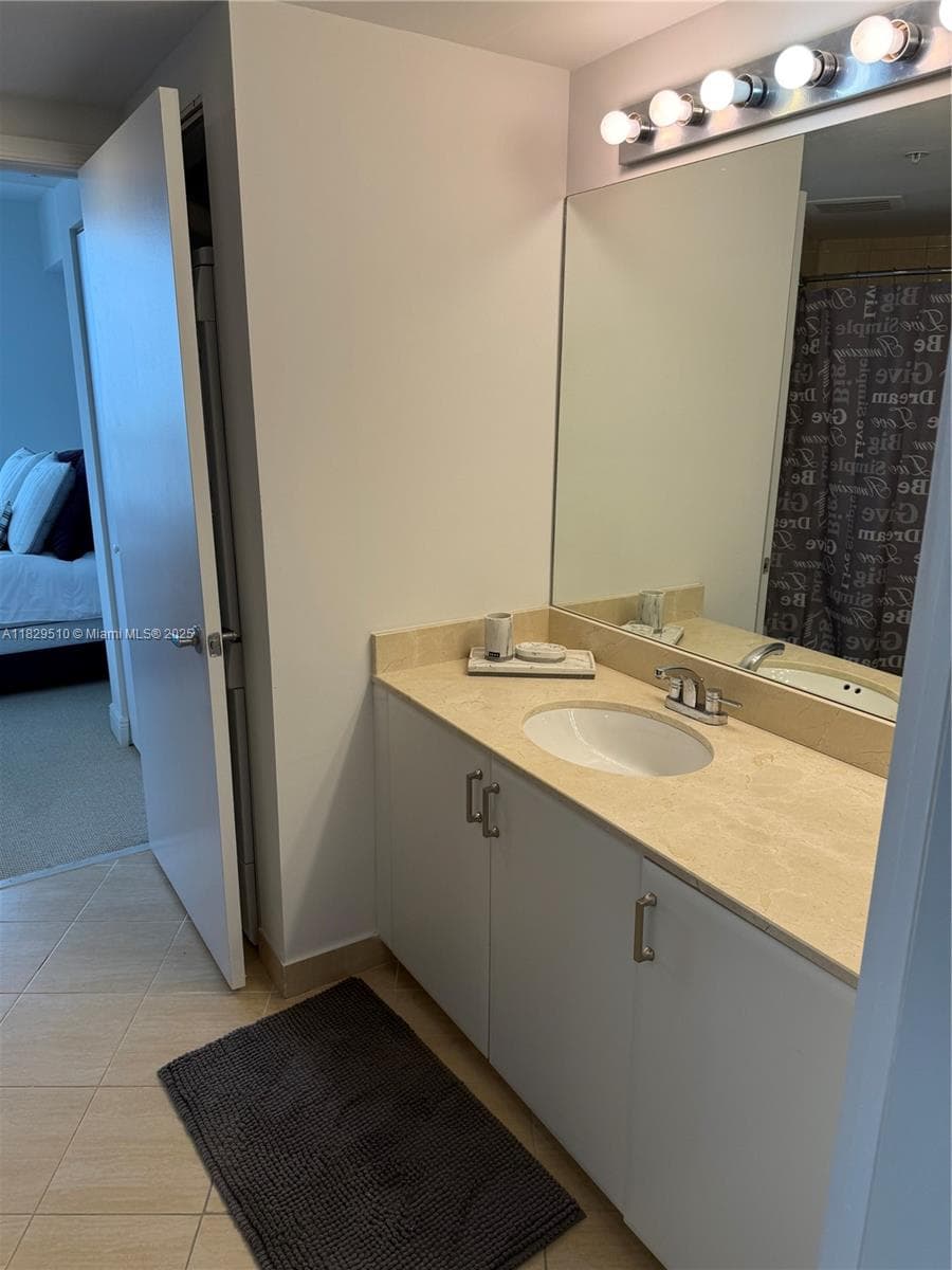 1750 N Bayshore Dr # 5114, Miami FL 33132 — 15