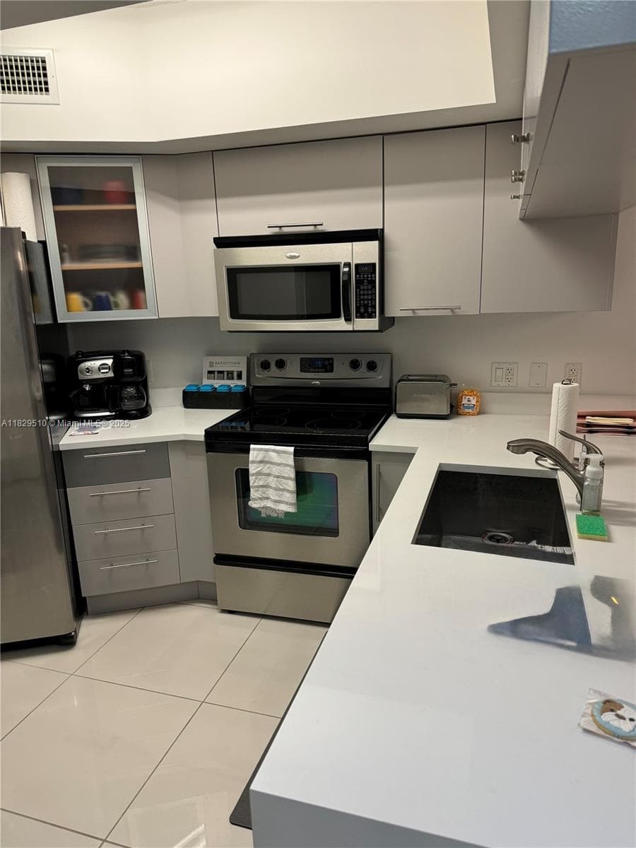 1750 N Bayshore Dr # 5114, Miami FL 33132 — 25