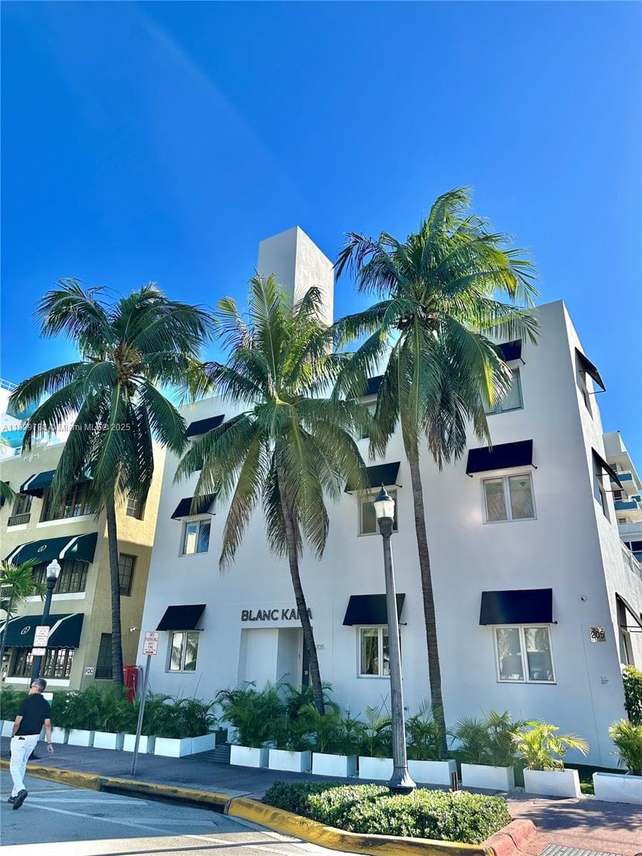 205 Collins Ave, Miami Beach FL 33139 — 2