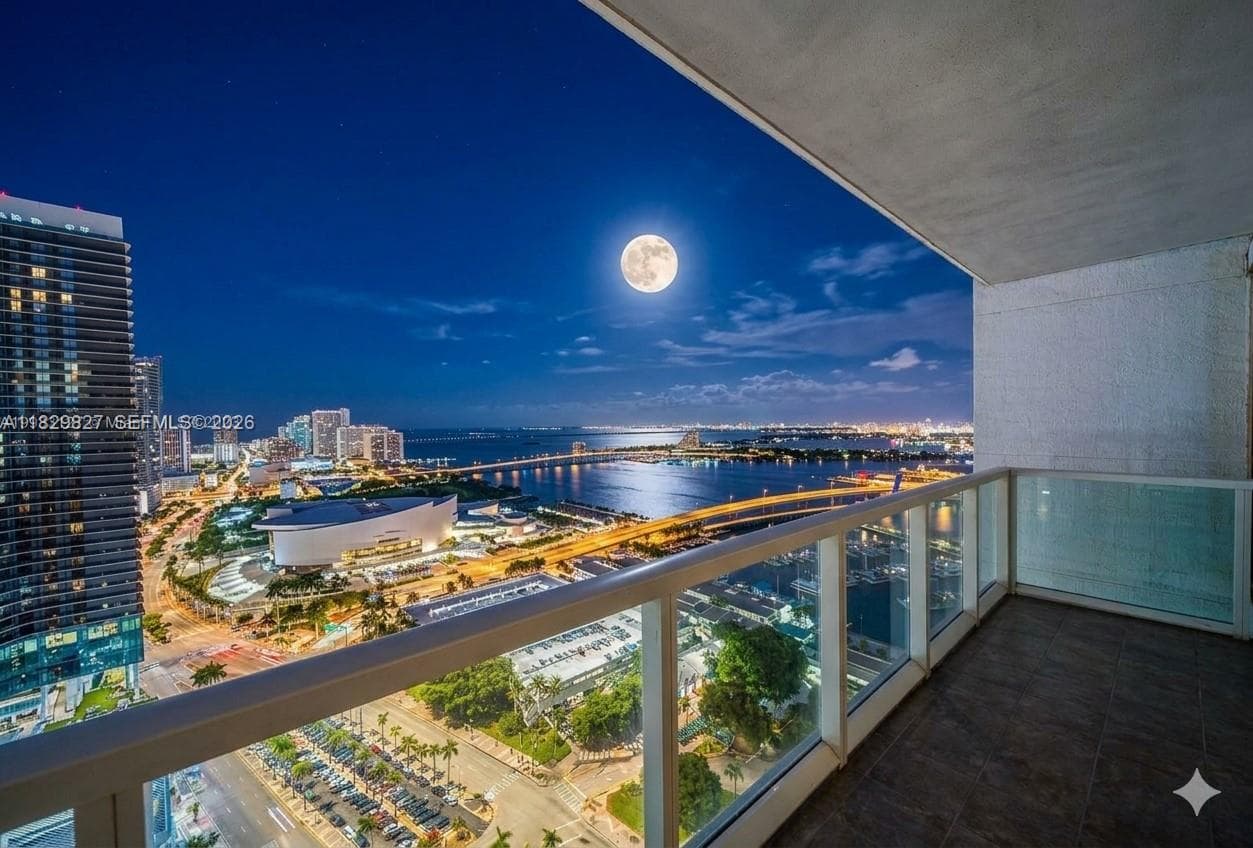 244 Biscayne Blvd # 3704, Miami FL 33132 — 23