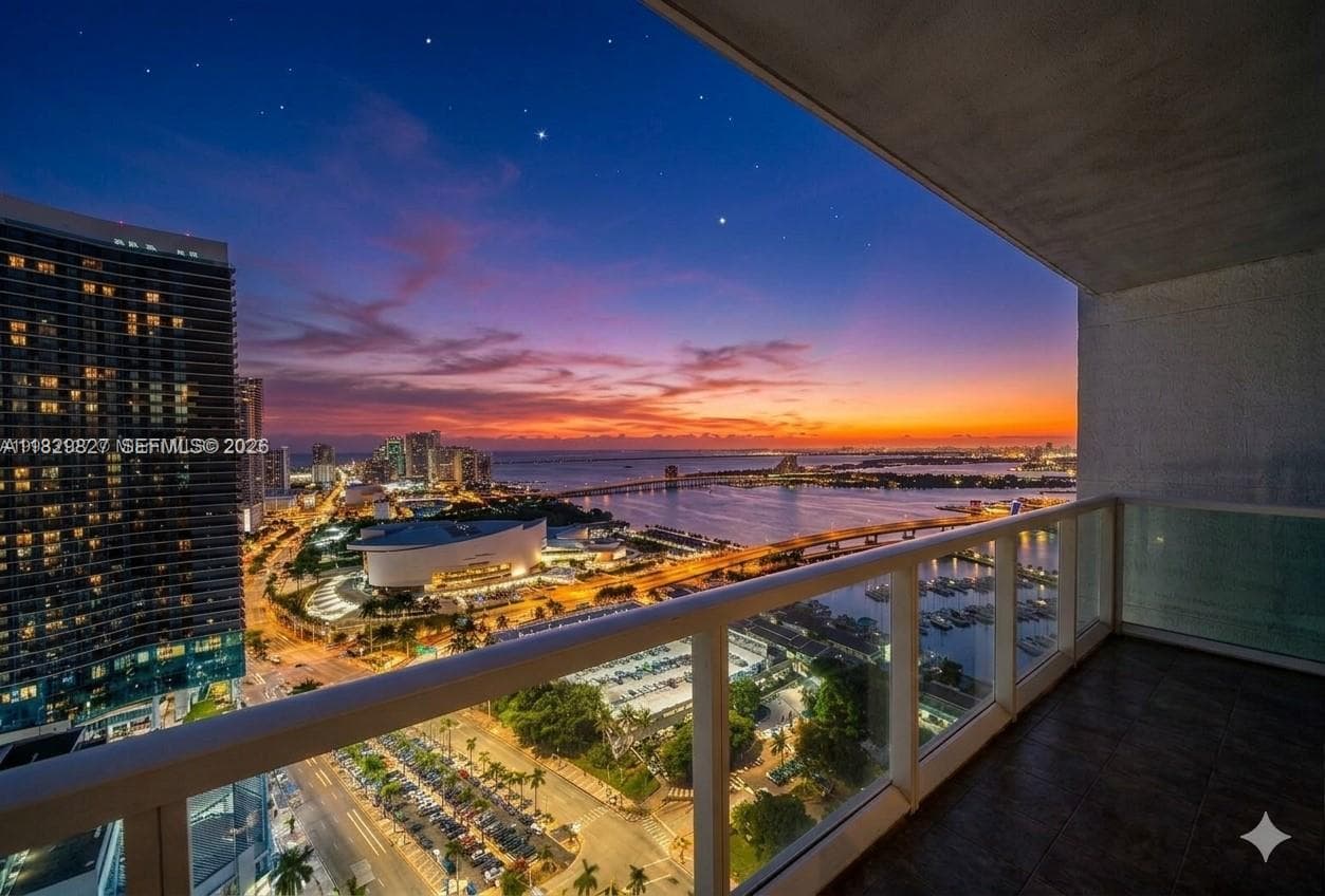 244 Biscayne Blvd # 3704, Miami FL 33132 — 22