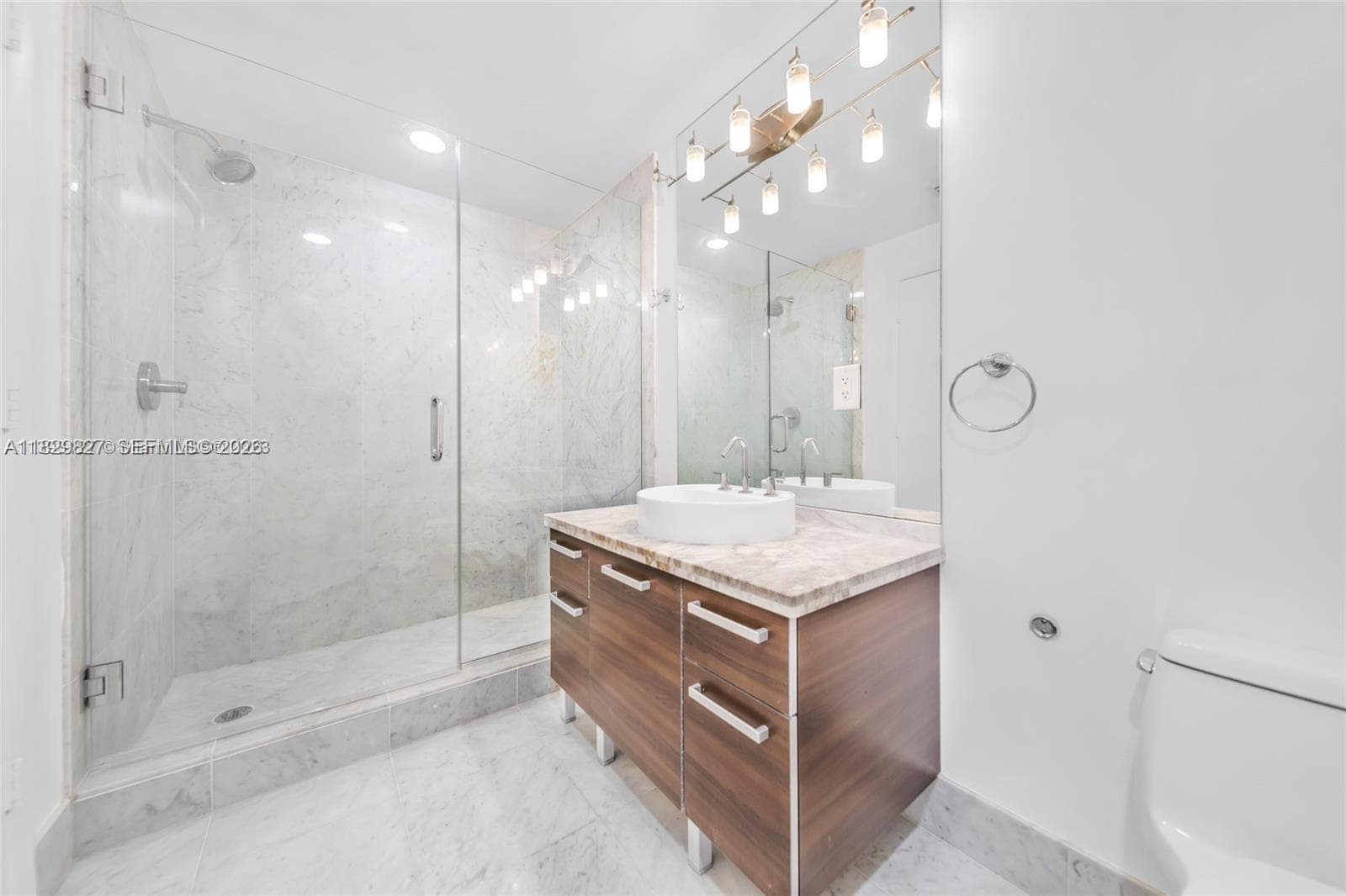 244 Biscayne Blvd # 3704, Miami FL 33132 — 21