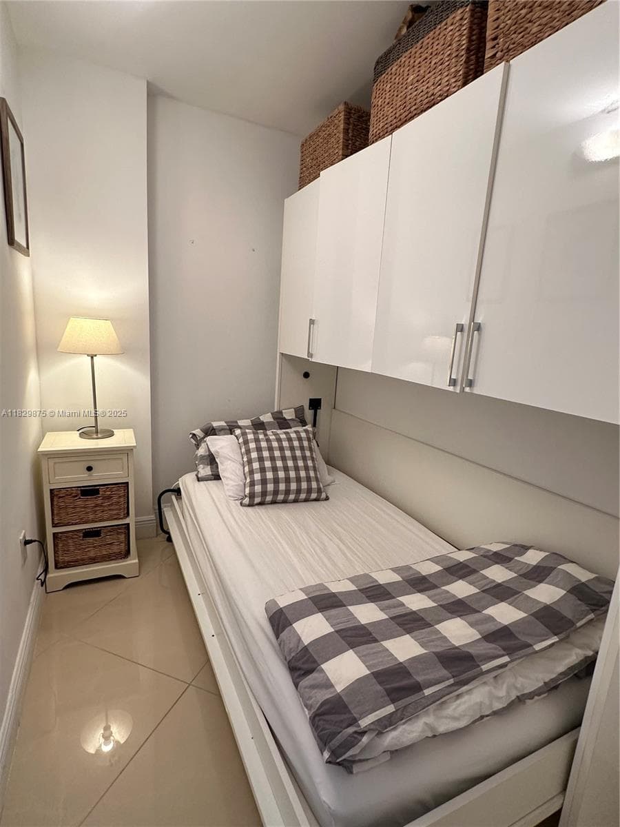 100 Bayview Dr # 1405, Sunny Isles Beach FL 33160 — 36