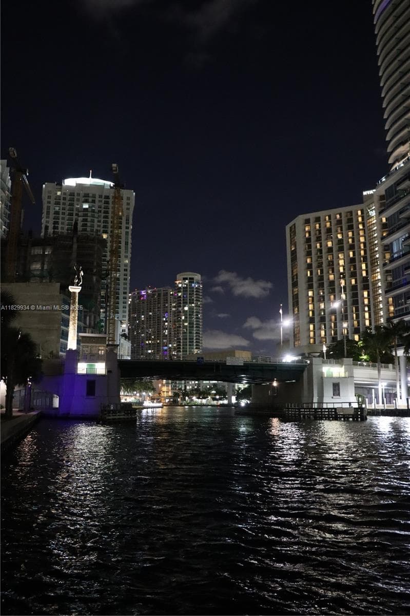 475 Brickell Ave # 4207, Miami FL 33131 — 23