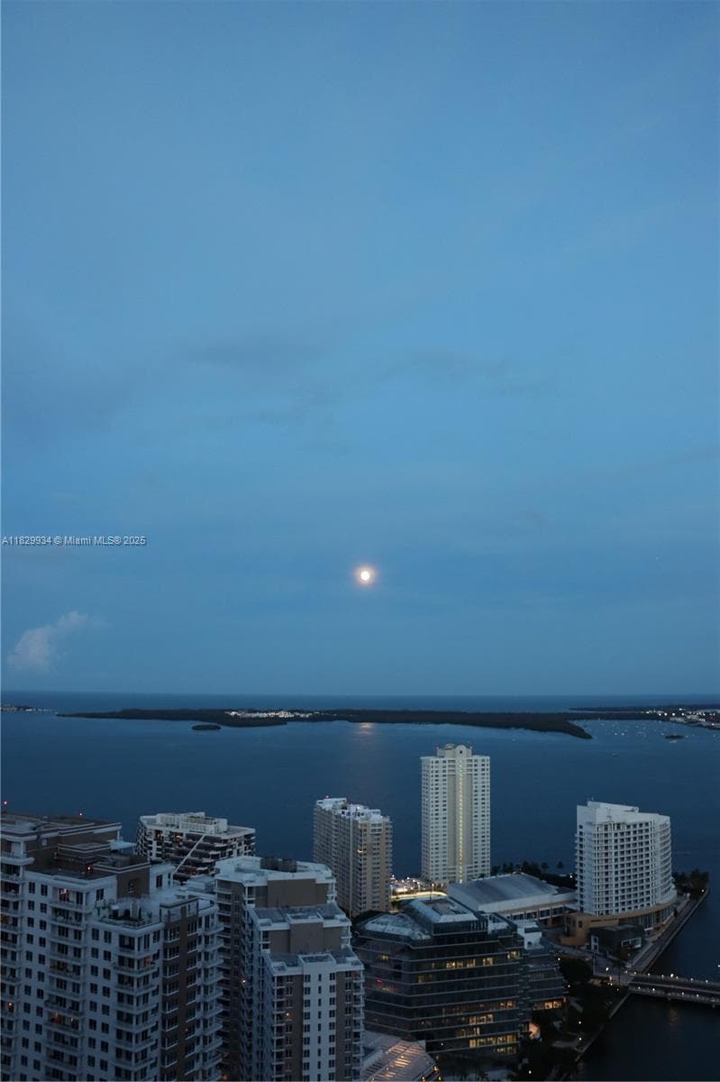 475 Brickell Ave # 4207, Miami FL 33131 — 16