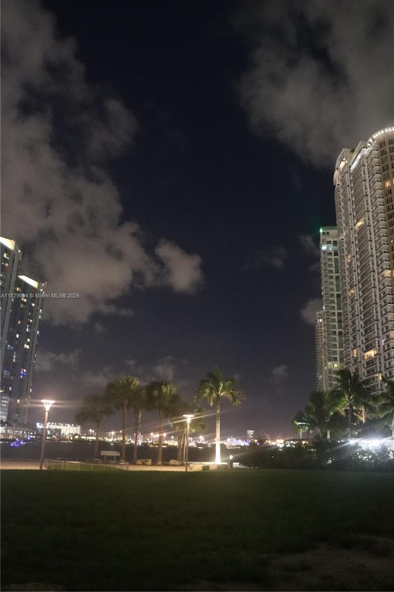 475 Brickell Ave # 4207, Miami FL 33131 — 22