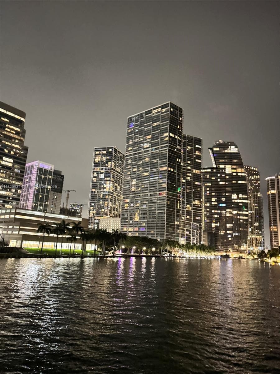 475 Brickell Ave # 4207, Miami FL 33131 — 24