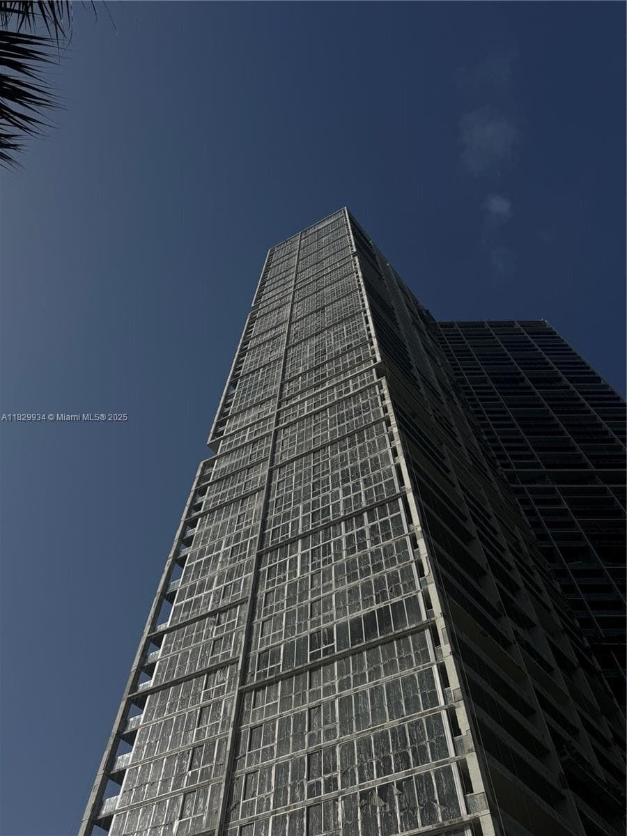 475 Brickell Ave # 4207, Miami FL 33131 — 21