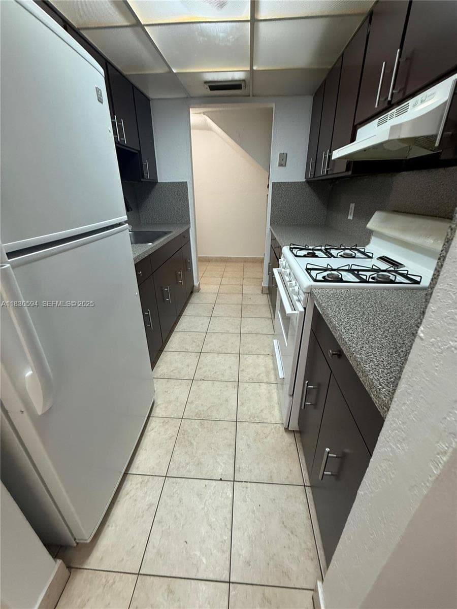 1305 W 53rd St # 406, Hialeah FL 33012 — 2