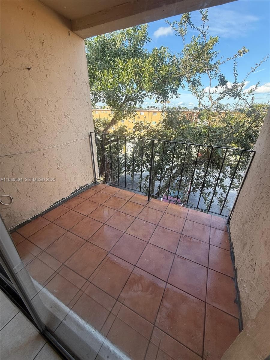 1305 W 53rd St # 406, Hialeah FL 33012 — 29