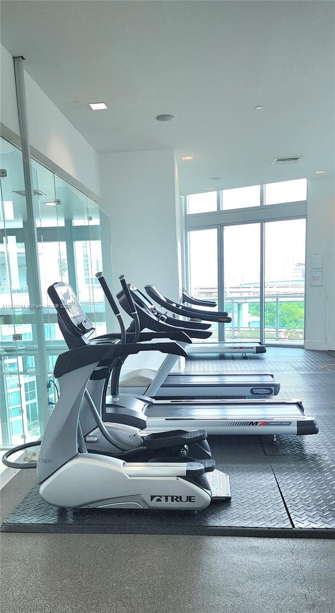 350 S Miami Ave # 3214, Miami FL 33130 — 42
