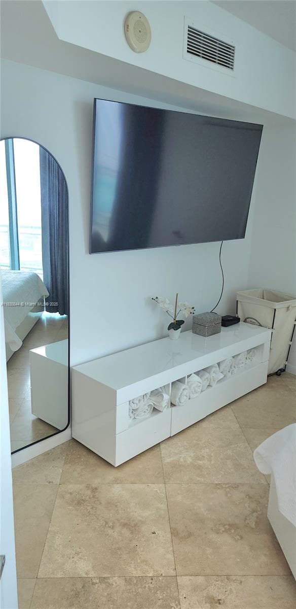 350 S Miami Ave # 3214, Miami FL 33130 — 17