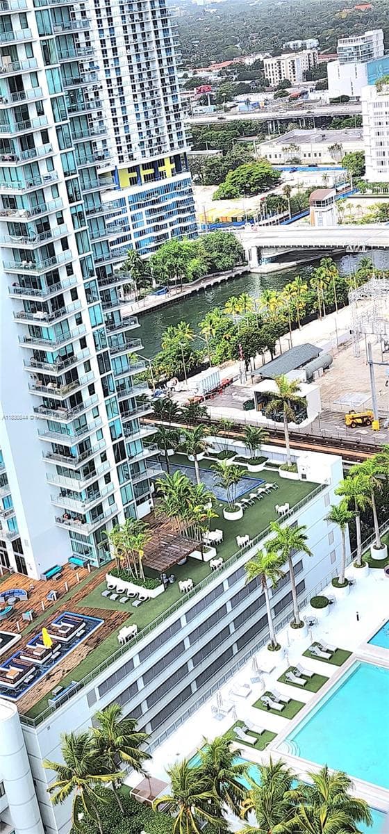350 S Miami Ave # 3214, Miami FL 33130 — 33