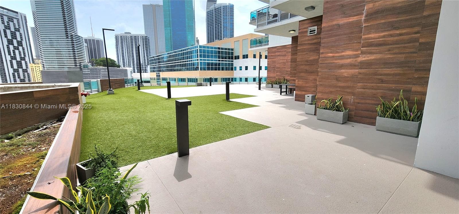 350 S Miami Ave # 3214, Miami FL 33130 — 37