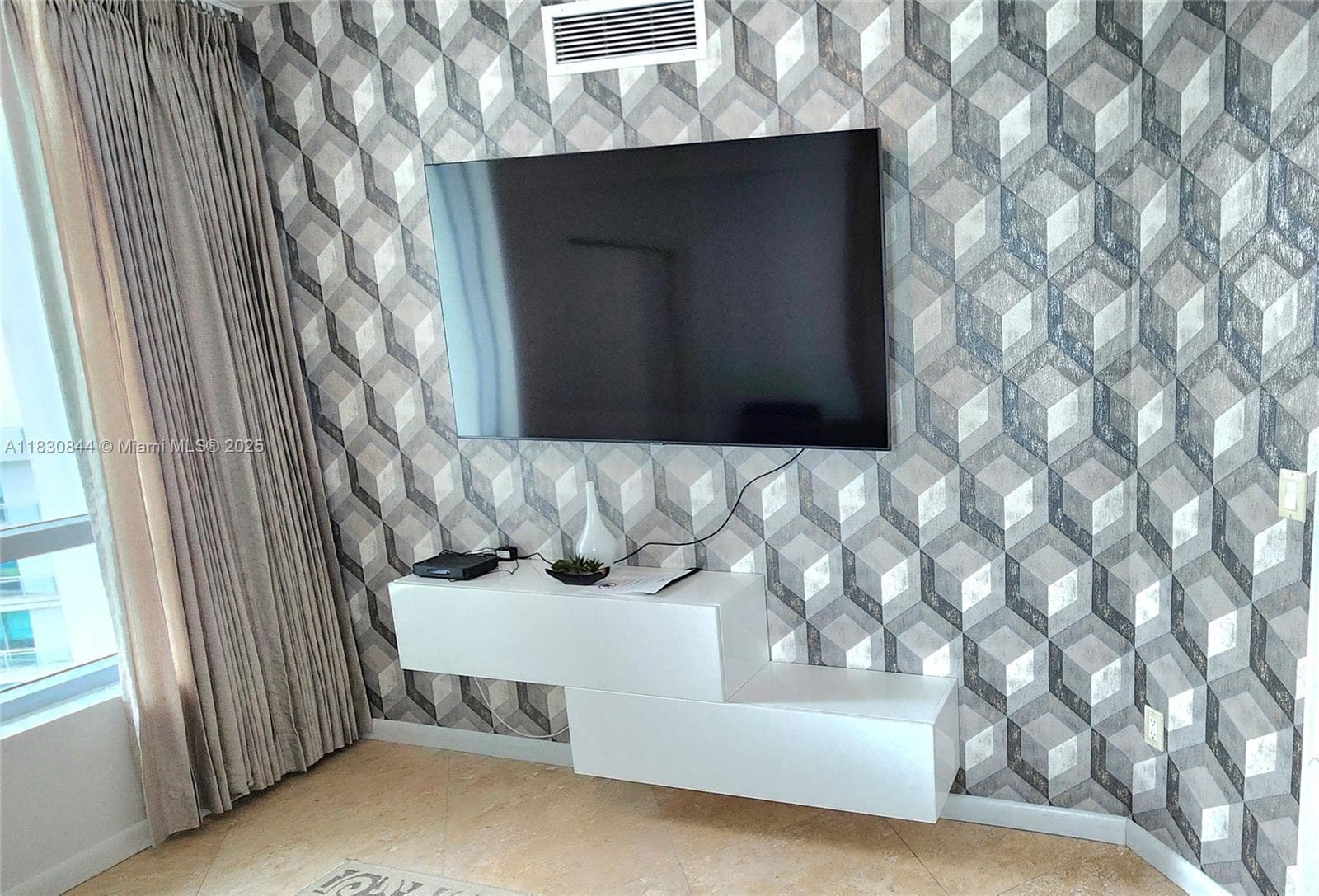 350 S Miami Ave # 3214, Miami FL 33130 — 25