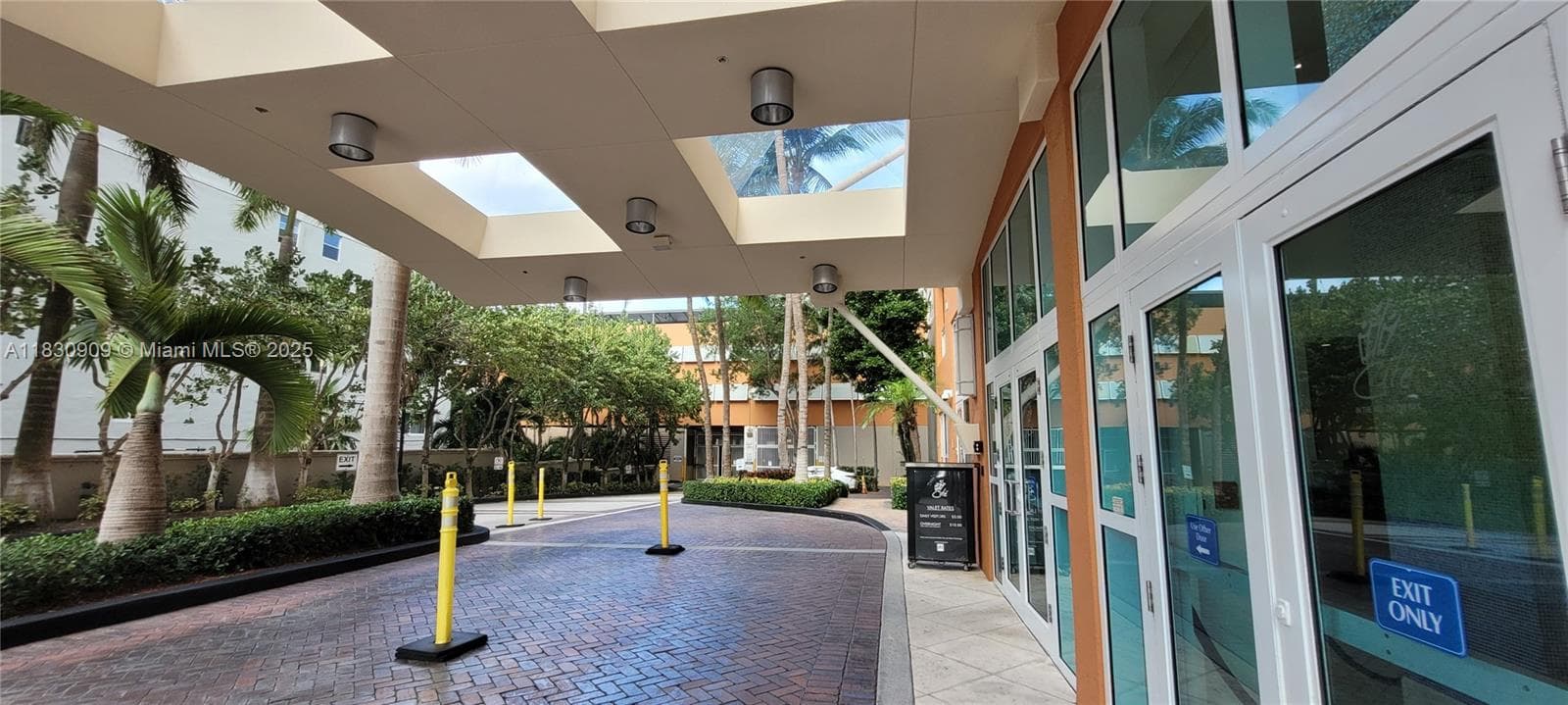 2000 N Bayshore Dr # 509, Miami FL 33137 — 77