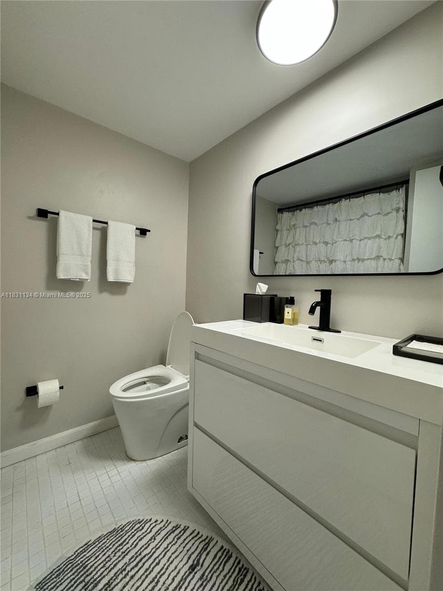 5700 Collins Ave # 3C, Miami Beach FL 33140 — 18