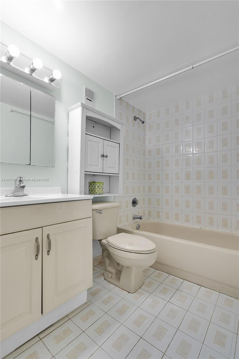 8895 Fontainebleau Blvd # 301, Miami FL 33172 — 17