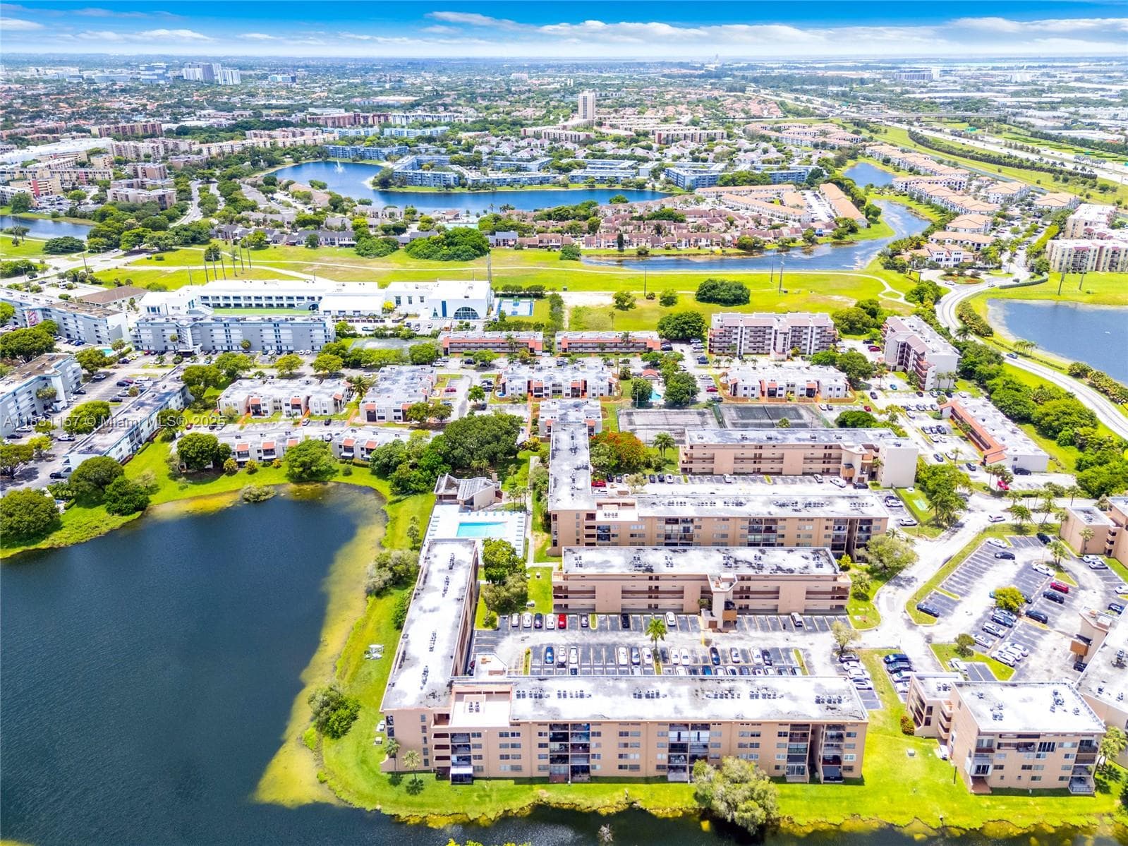 8895 Fontainebleau Blvd # 301, Miami FL 33172 — 33