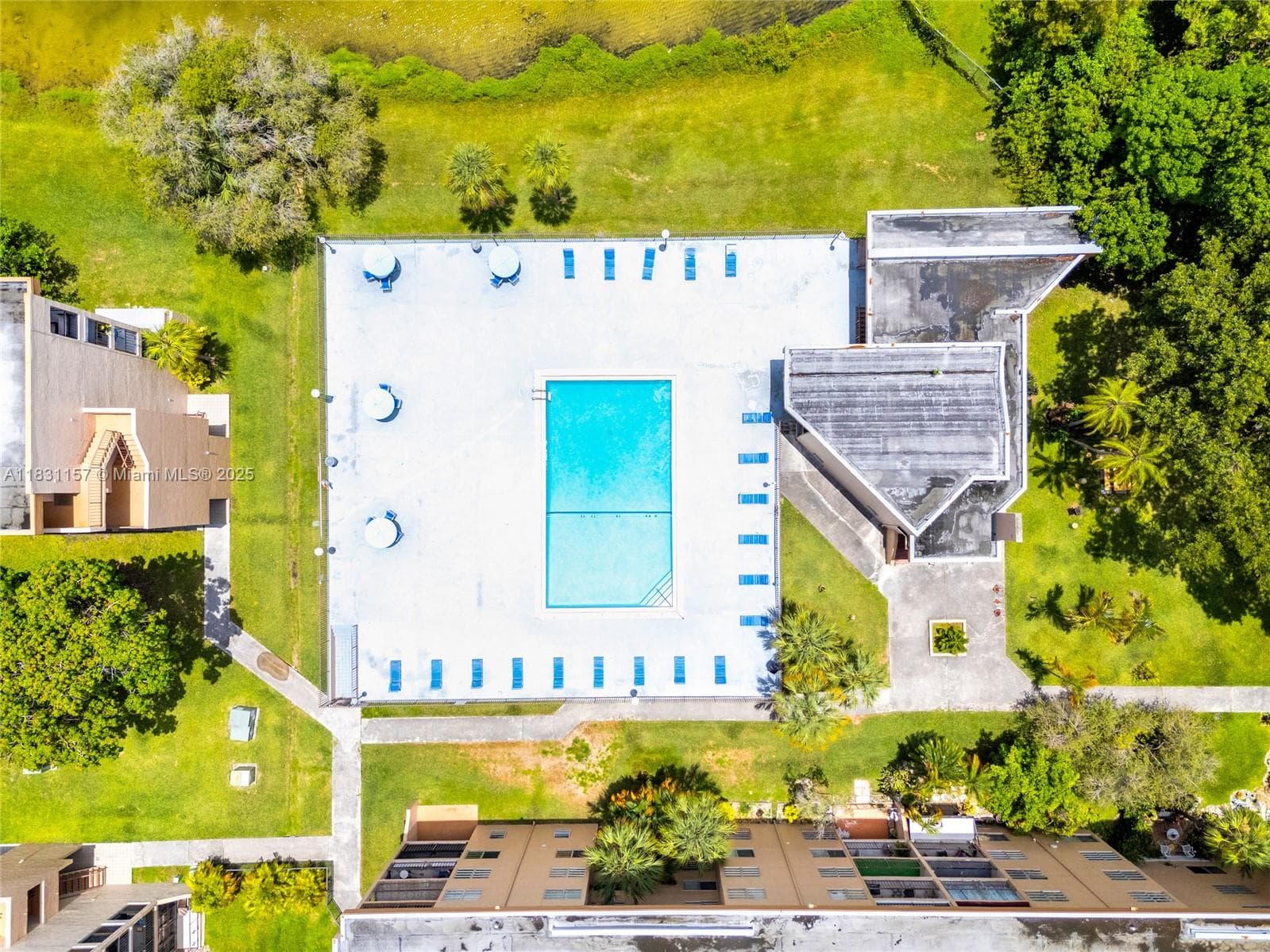 8895 Fontainebleau Blvd # 301, Miami FL 33172 — 25