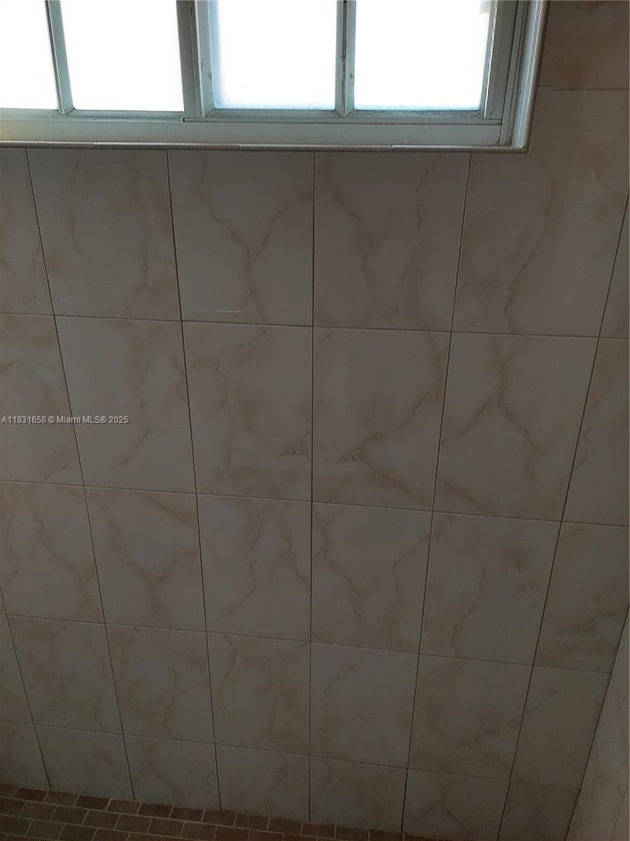 2403 W 76th St # 203, Hialeah FL 33016 — 11