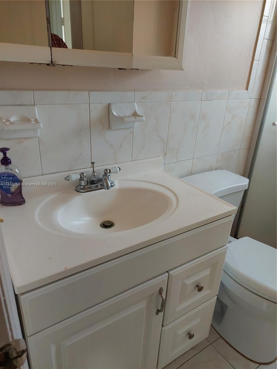 2403 W 76th St # 203, Hialeah FL 33016 — 8