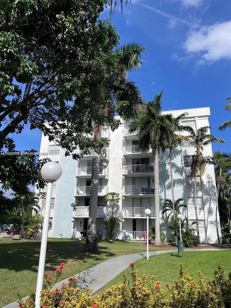 496 NW 165th St Rd # 310, Miami FL 33169 — 14