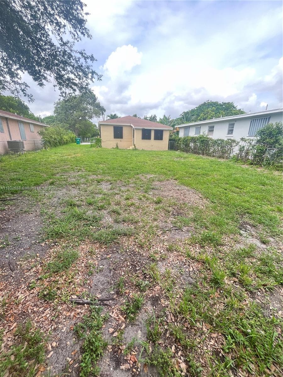 1927 NW 64 st, Miami FL 33147 — 11