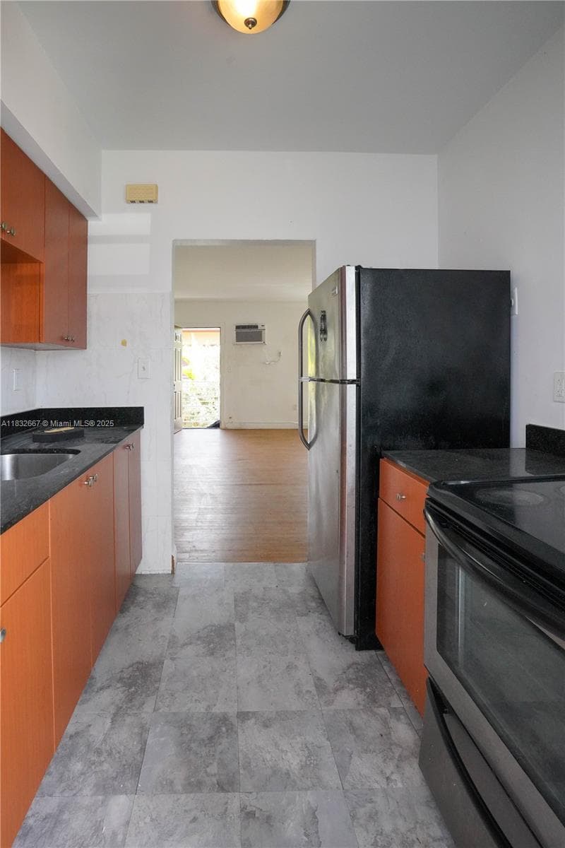 8321 Crespi Blvd, Miami Beach FL 33141 — 27