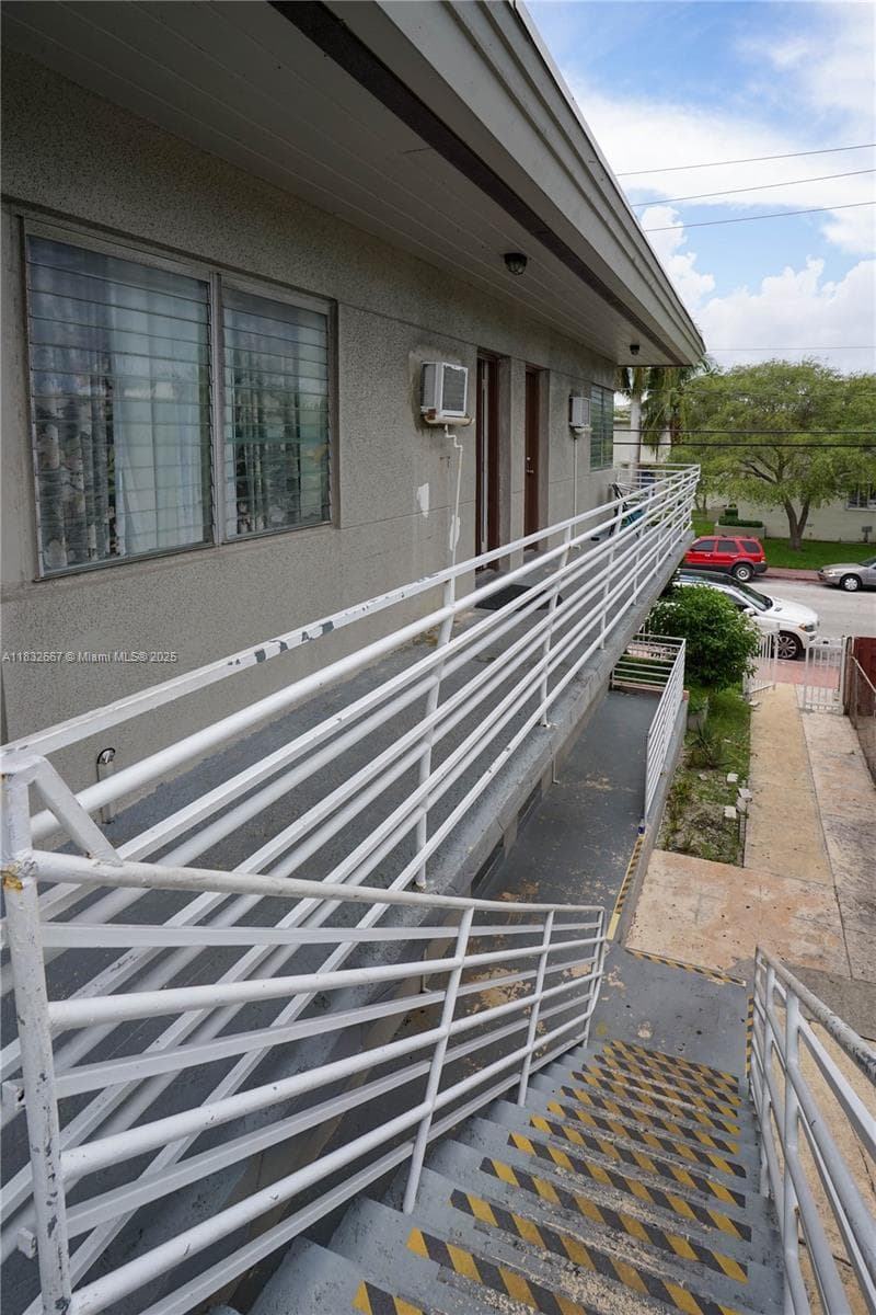 8321 Crespi Blvd, Miami Beach FL 33141 — 52