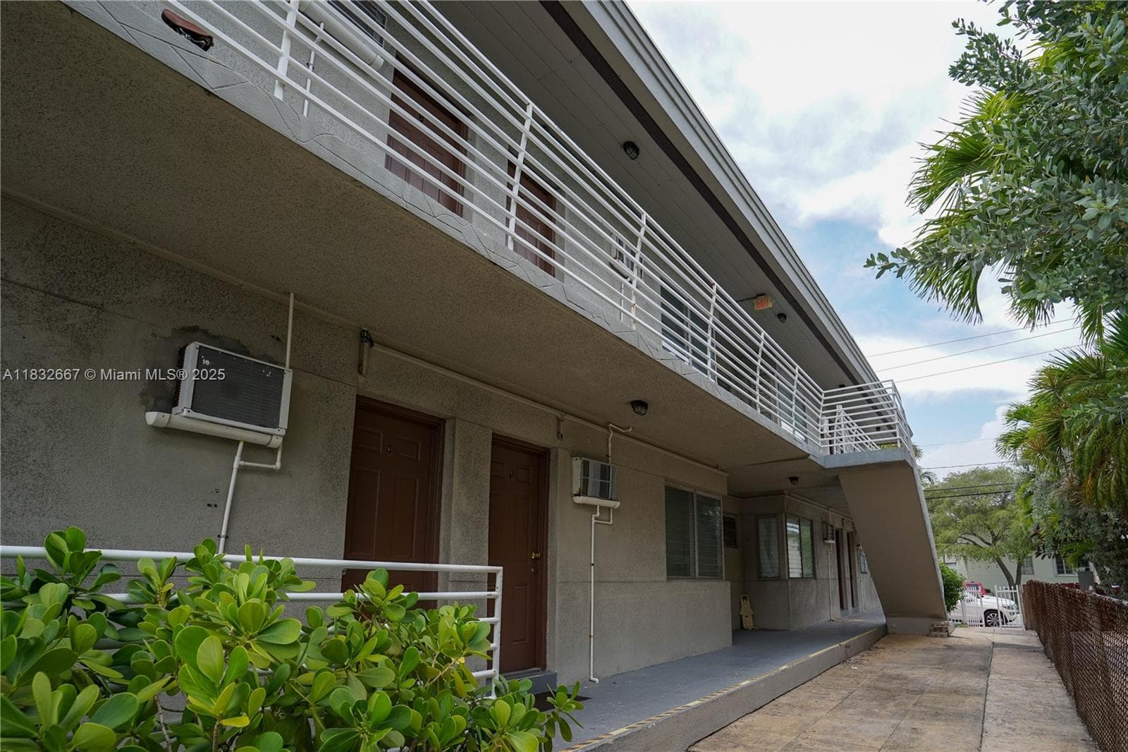 8321 Crespi Blvd, Miami Beach FL 33141 — 46