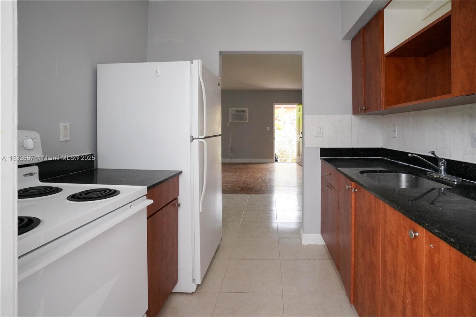 8321 Crespi Blvd, Miami Beach FL 33141 — 17