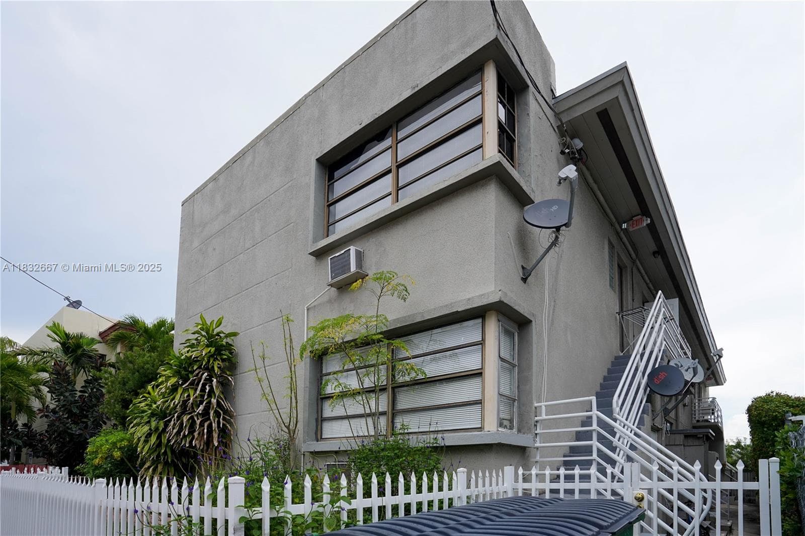 8321 Crespi Blvd, Miami Beach FL 33141 — 47