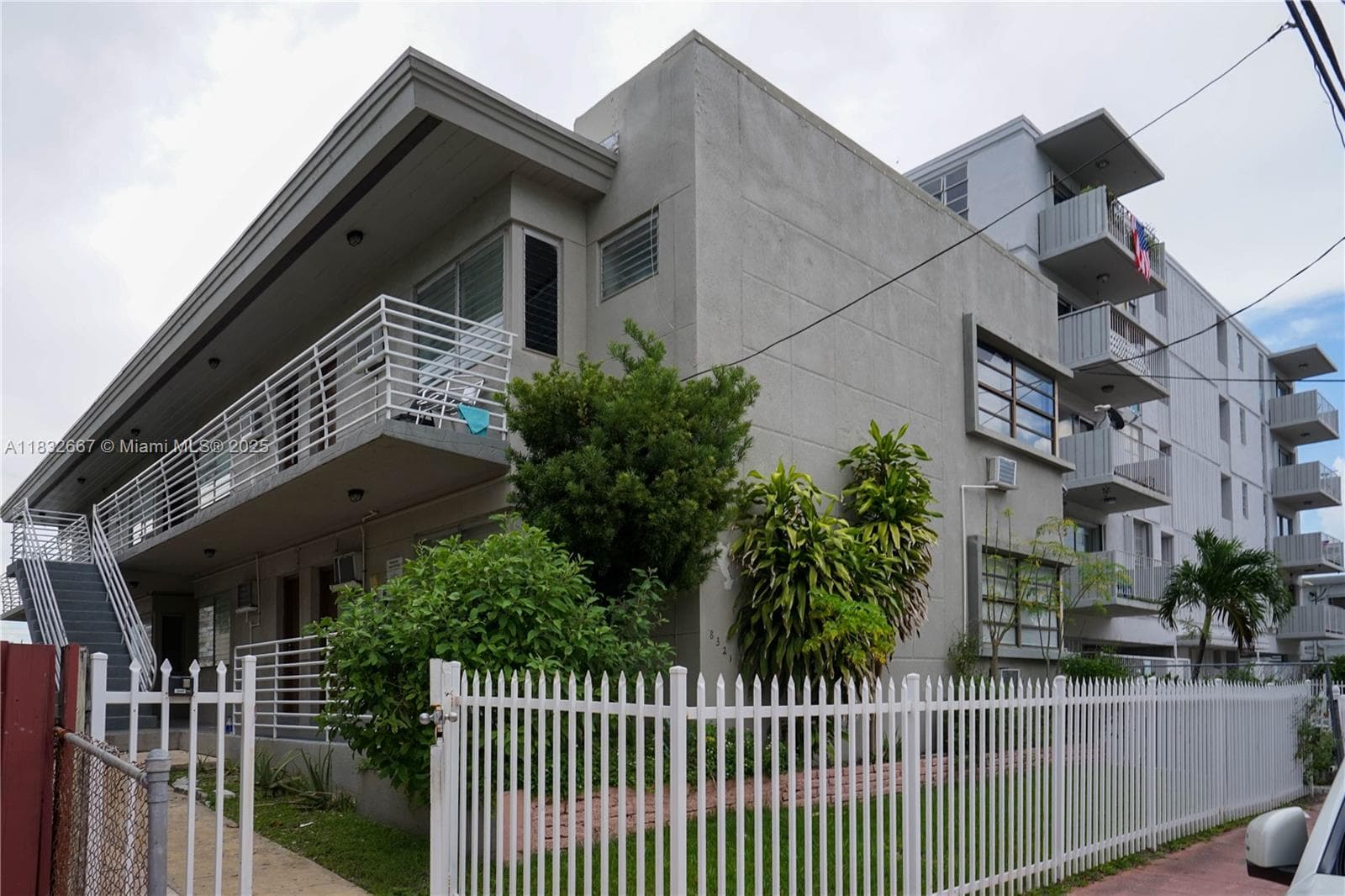 8321 Crespi Blvd, Miami Beach FL 33141 — 43
