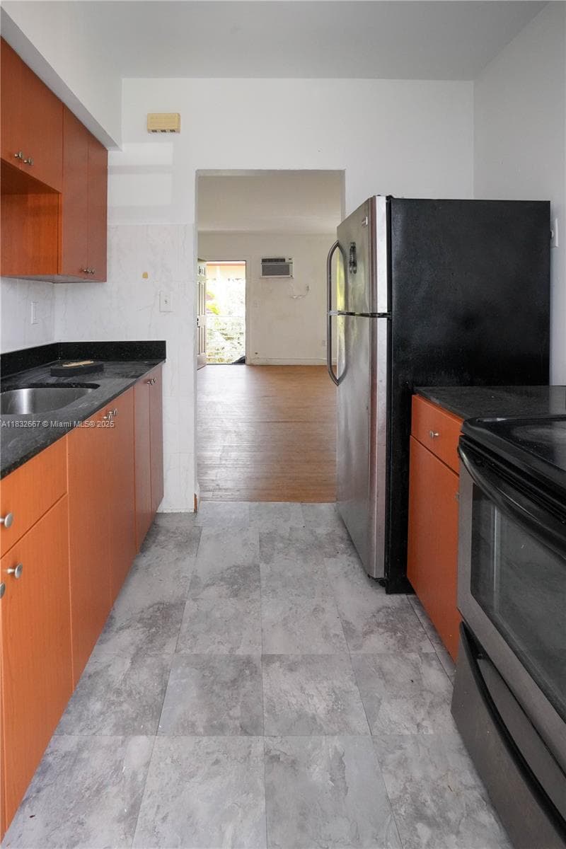 8321 Crespi Blvd, Miami Beach FL 33141 — 26