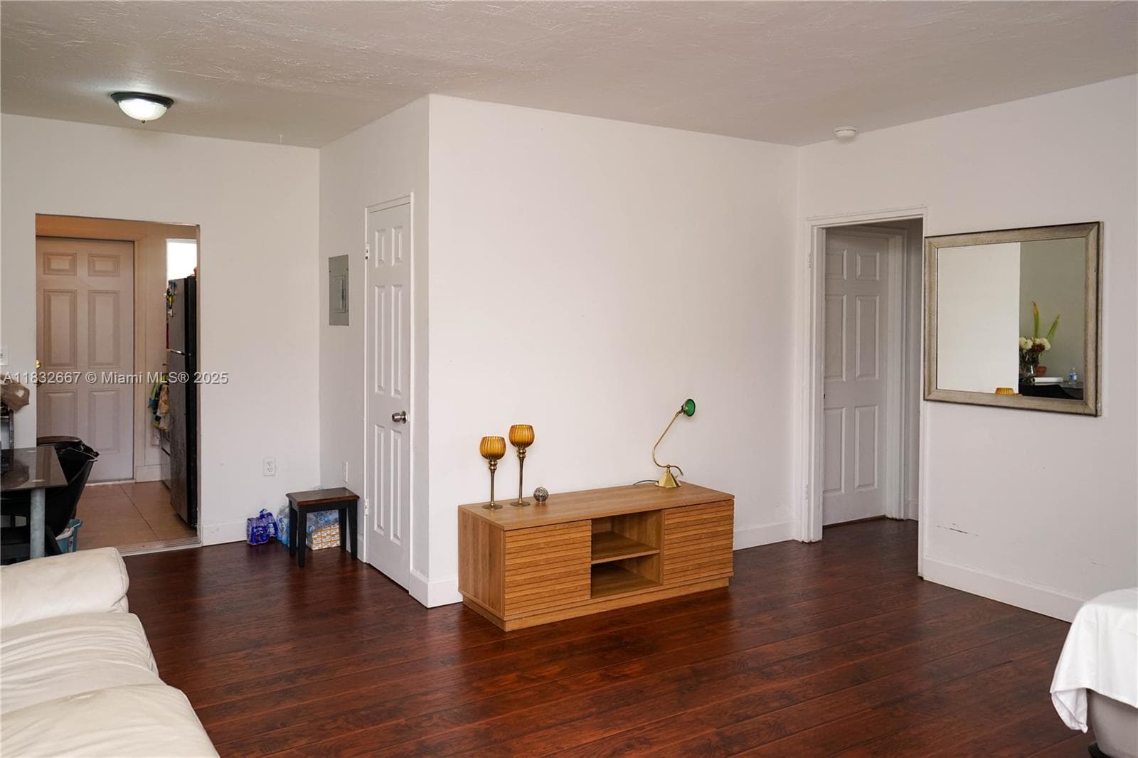 8321 Crespi Blvd, Miami Beach FL 33141 — 32