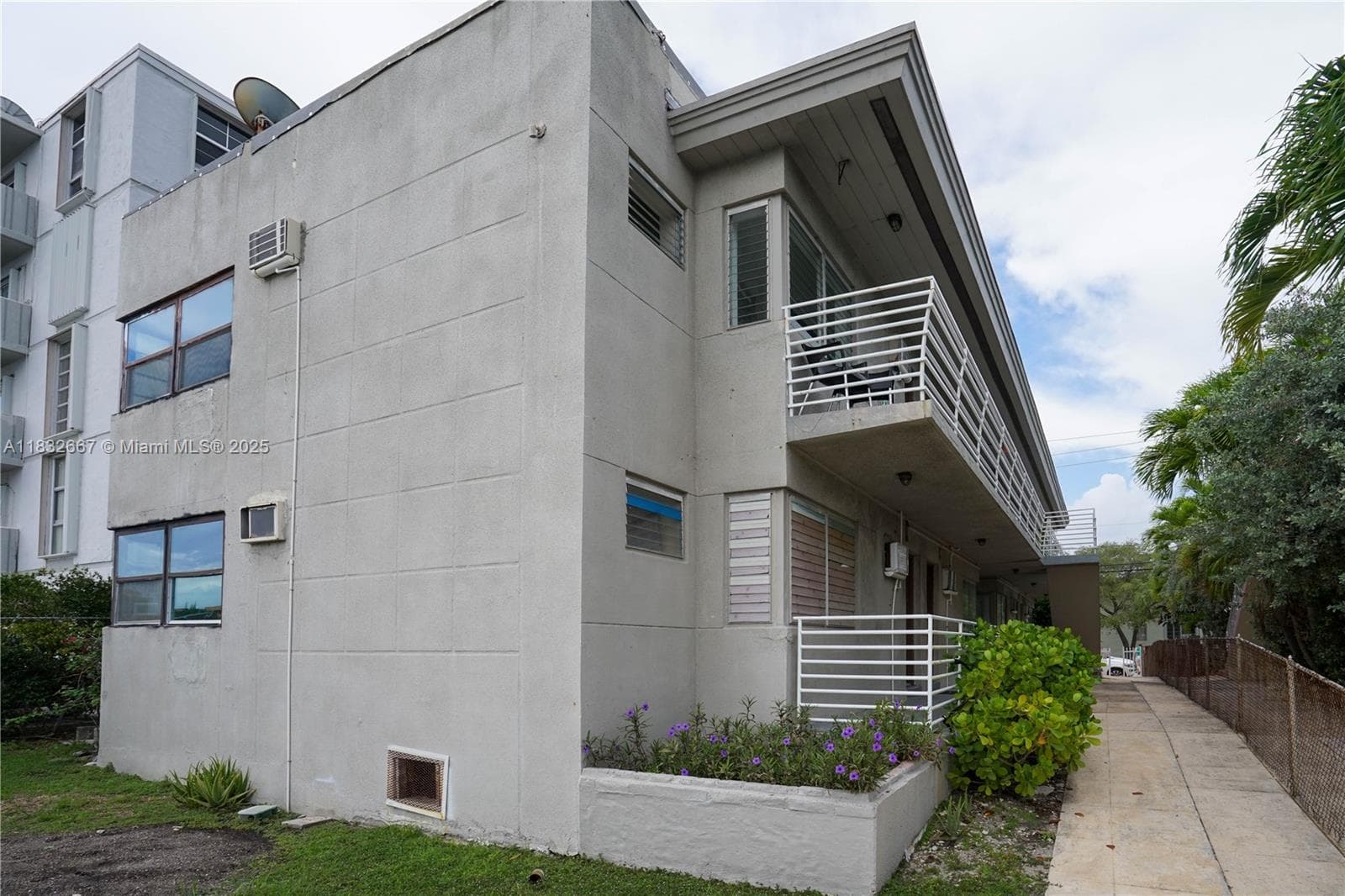 8321 Crespi Blvd, Miami Beach FL 33141 — 45