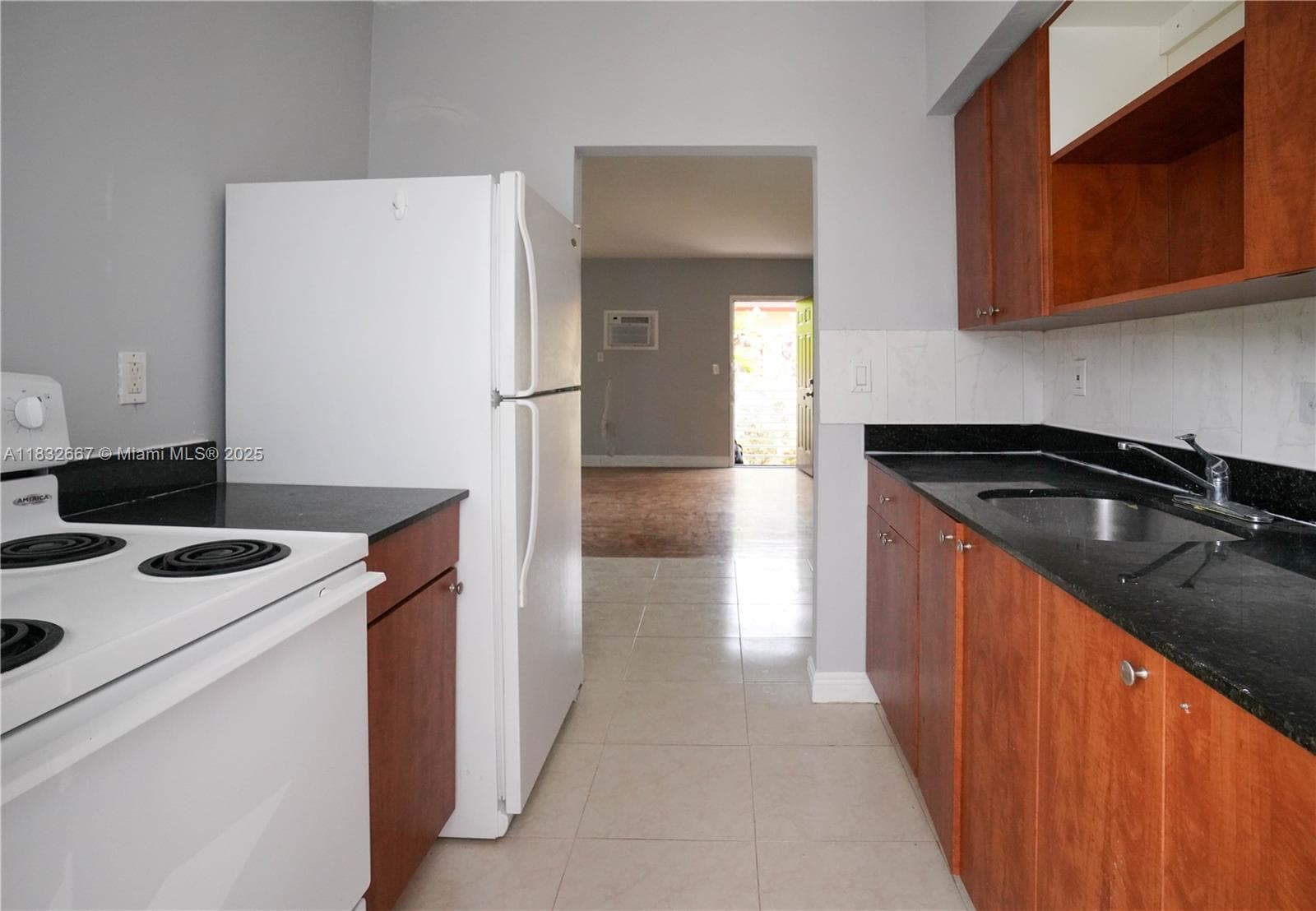 8321 Crespi Blvd, Miami Beach FL 33141 — 18