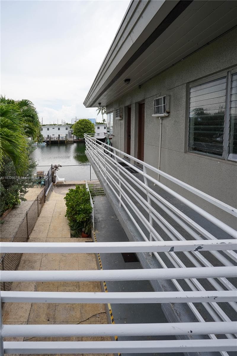 8321 Crespi Blvd, Miami Beach FL 33141 — 51