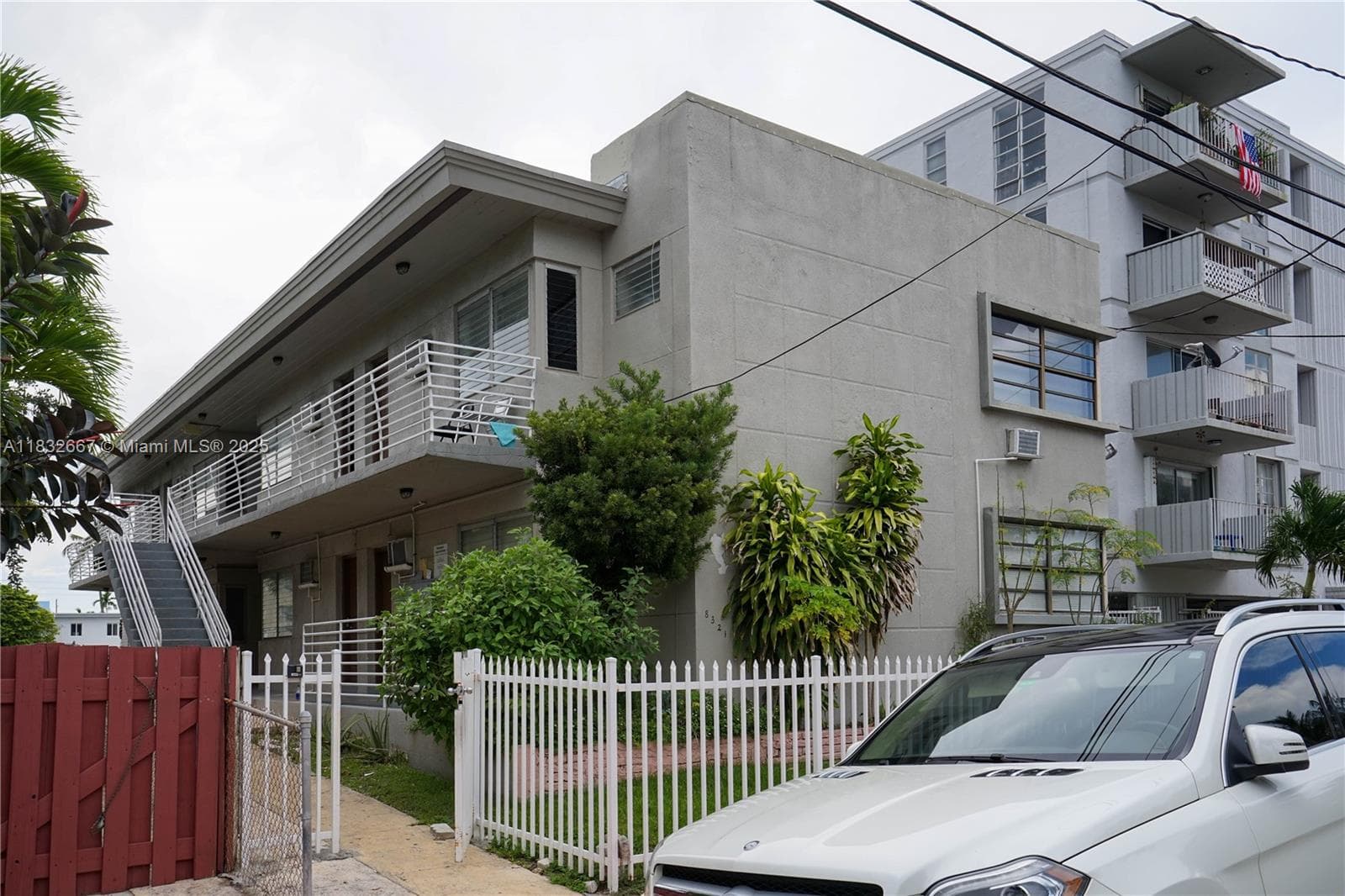 8321 Crespi Blvd, Miami Beach FL 33141 — 50