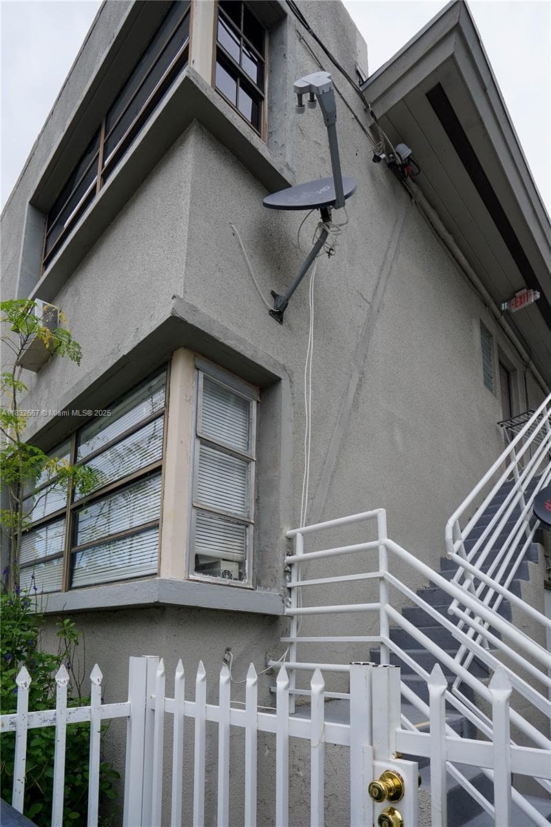 8321 Crespi Blvd, Miami Beach FL 33141 — 48