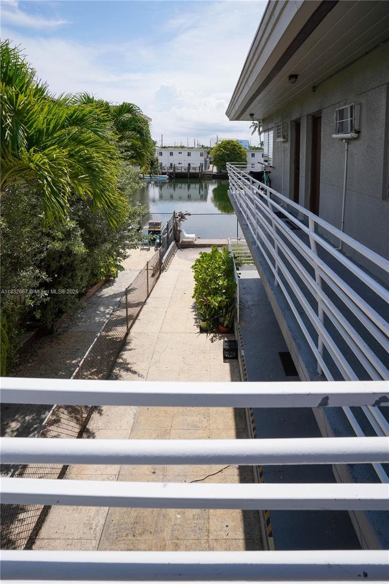 8321 Crespi Blvd, Miami Beach FL 33141 — 11