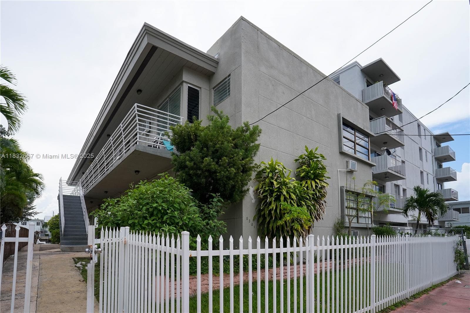 8321 Crespi Blvd, Miami Beach FL 33141 — 44